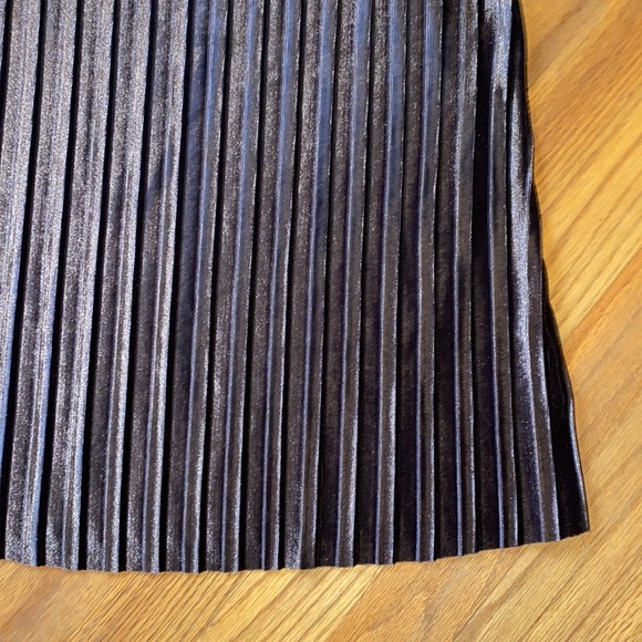 Velvet Tank Top - Picture 2 of 4